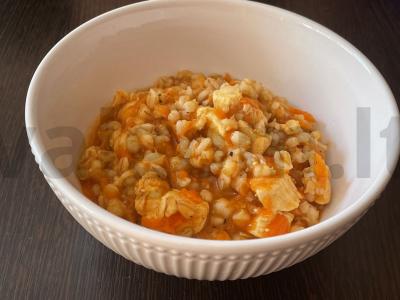 Perlo grūdai su vištiena ir daržovėmis pagrindine nuotrauka