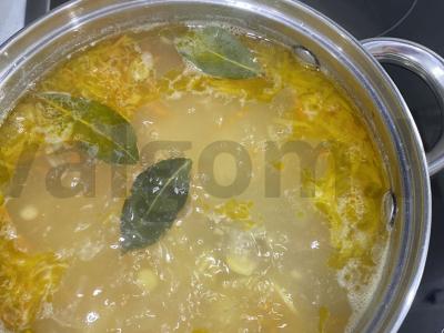 Žirnių sriuba pagrindine nuotrauka