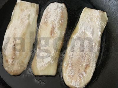 Baklažanų ritinėliai su varške ir grietine Žingsnis 2