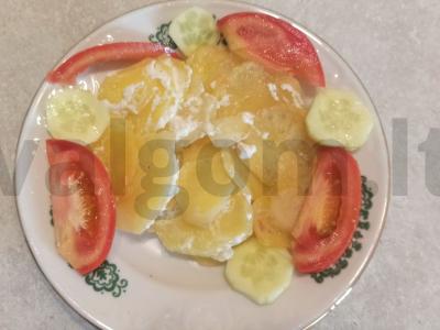 Bulvės su grietine ir sūriu pagrindine nuotrauka