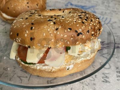 Bagelis su vištiena pagrindine nuotrauka