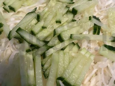 Vitaminų kopūstų salotas su kukurūzais Žingsnis 3