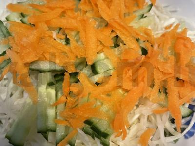 Vitaminų kopūstų salotas su kukurūzais Žingsnis 4