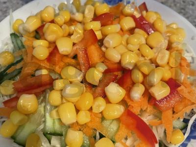 Vitaminų kopūstų salotas su kukurūzais Žingsnis 5