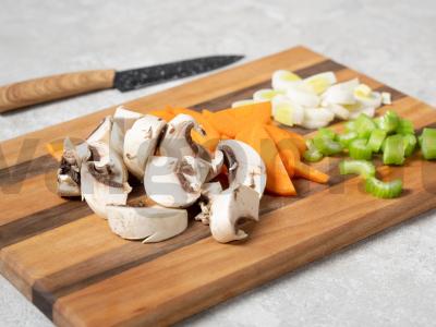 Žirnių sriuba-pyragas su rūkytais produktais Žingsnis 2