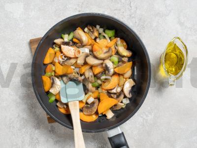 Žirnių sriuba-pyragas su rūkytais produktais Žingsnis 3