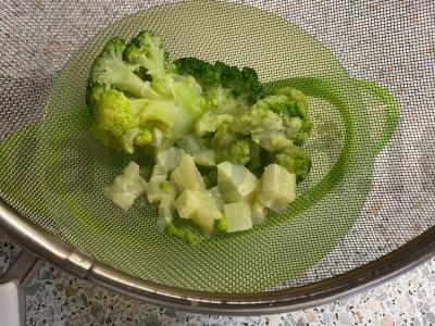 Brokoliai ir cukinijos tyrė kūdikiui Žingsnis 3