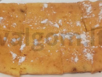 Raisinų pyragas pagrindine nuotrauka