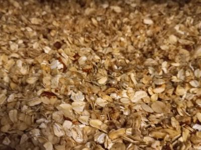 Riešutų granola su lazdyno riešutais ir migdolais Žingsnis 1
