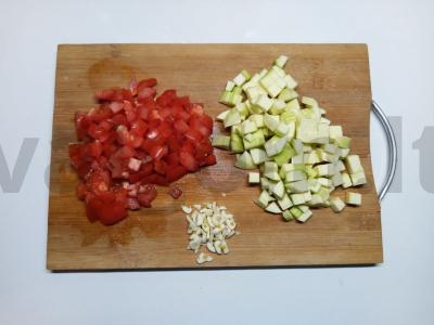 Kvapni makaronai su grietinėle ir cukinijomis Žingsnis 1