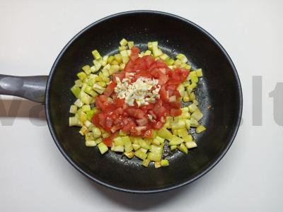 Kvapni makaronai su grietinėle ir cukinijomis Žingsnis 2