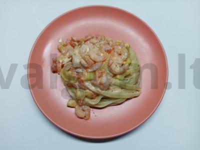 Kvapni makaronai su grietinėle ir cukinijomis pagrindine nuotrauka