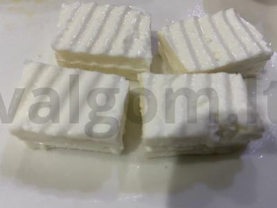 Kanapės su rūkytomis skumbrėmis ir fetos sūriu Žingsnis 4