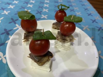 Kanapės su rūkytomis skumbrėmis ir fetos sūriu Žingsnis 8