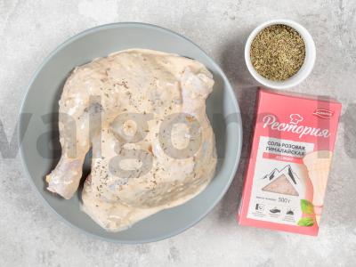 Vištiena su grikių kruopomis, kepta kefyre su česnaku ir žolelėmis Žingsnis 1