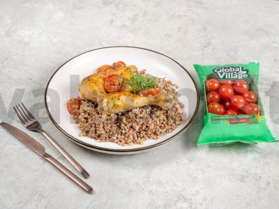 Vištiena su grikių kruopomis, kepta kefyre su česnaku ir žolelėmis pagrindine nuotrauka