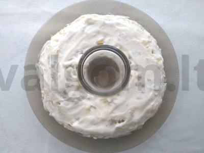 Vegetariškas sluoksniuotas salotas „Granato apyrankė“ iš daržovių Žingsnis 2