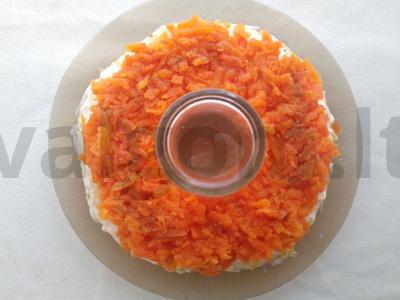 Vegetariškas sluoksniuotas salotas „Granato apyrankė“ iš daržovių Žingsnis 3