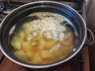 Sriuba su lydytu sūriu Žingsnis 2