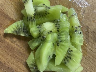 Vaisių salotos su bananais, kiviais ir grietine Žingsnis 2