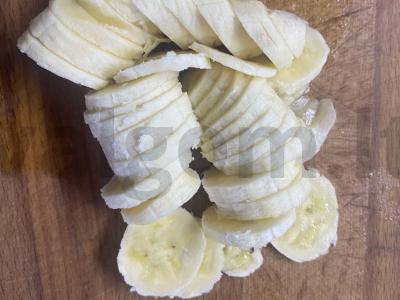 Vaisių salotos su bananais, kiviais ir grietine Žingsnis 3