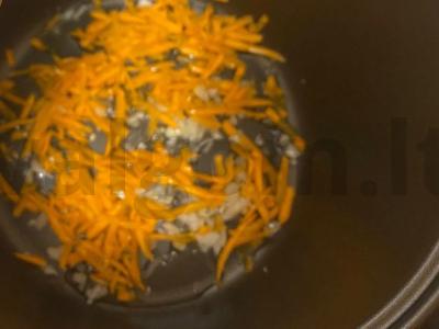 Rusų plovas su vištienos krūtinėle Žingsnis 3