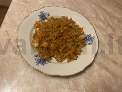 Rusų plovas su vištienos krūtinėle pagrindine nuotrauka