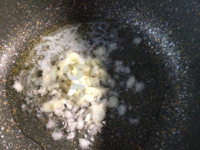 Brokoliai sūrio-grietinėlės padaže Žingsnis 3