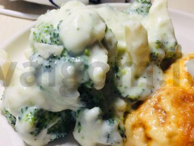 Brokoliai sūrio-grietinėlės padaže pagrindine nuotrauka