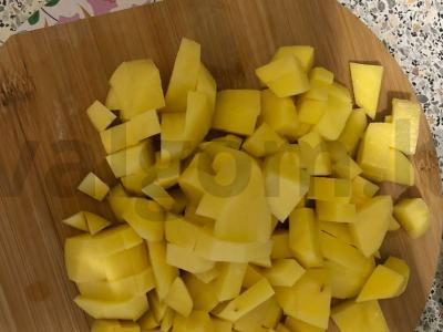 Žirnių sriuba su rūkytais mėsos gaminiais ir daržovėmis Žingsnis 3