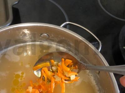 Žirnių sriuba su rūkytais mėsos gaminiais ir daržovėmis Žingsnis 4