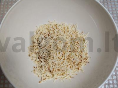 Užkandis iš dešrų sūrio su marinuotais agurkais tartaletėse Žingsnis 1