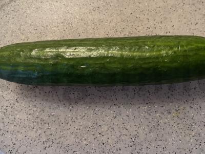 Greiti traškūs pusiau sūdyti agurkai per 5 minutes Žingsnis 1