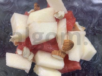 Vaisių salotos iš arbūzo, obuolių ir riešutų Žingsnis 6