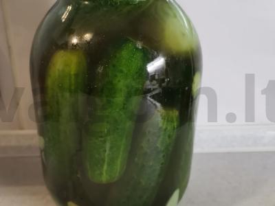 Sūdyti agurkai su vyšnių ir juodųjų serbentų lapais pagrindine nuotrauka