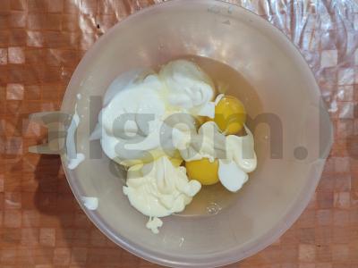 Greita pica su kumpiu keptuvėje Žingsnis 1