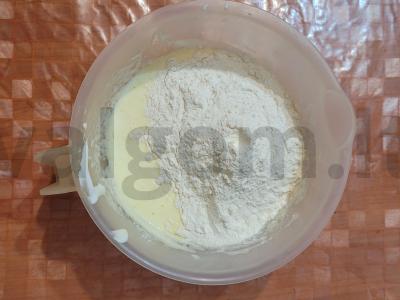 Greita pica su kumpiu keptuvėje Žingsnis 2