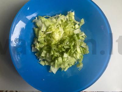 Salotas „Esti“ su vištiena, daržovėmis ir sausainiais Žingsnis 2