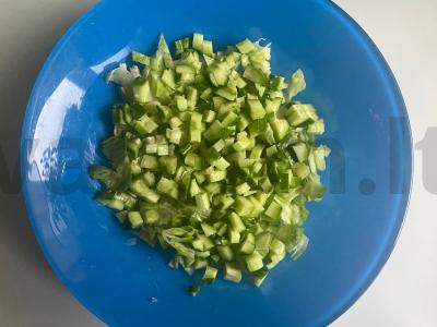 Salotas „Esti“ su vištiena, daržovėmis ir sausainiais Žingsnis 3