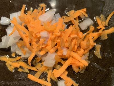 Troškinti baklažanai su paprikomis ir pomidorais Žingsnis 1