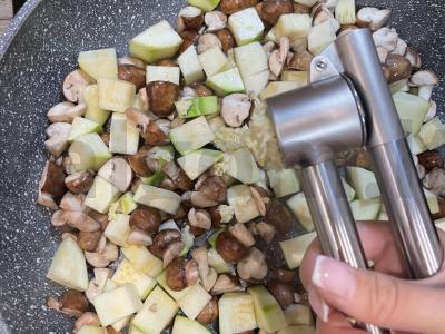 Grietininis kalakutienos troškinys su daržovėmis Žingsnis 3