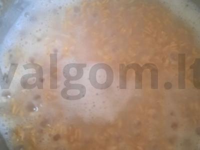 Avižinė košė su pienu, uogomis ir graikiniais riešutais Žingsnis 1