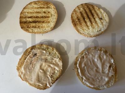 Namų burgeriai su pieno dešrelėmis elektriniame grilyje Žingsnis 7