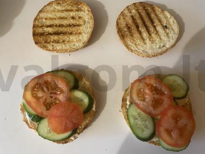 Namų burgeriai su pieno dešrelėmis elektriniame grilyje Žingsnis 8