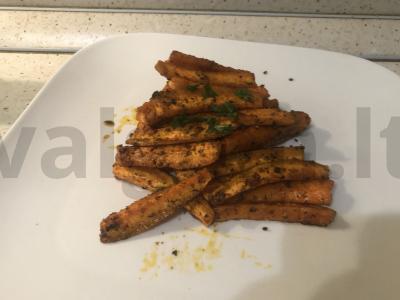 Kepta morkų su prieskoniais pagrindine nuotrauka