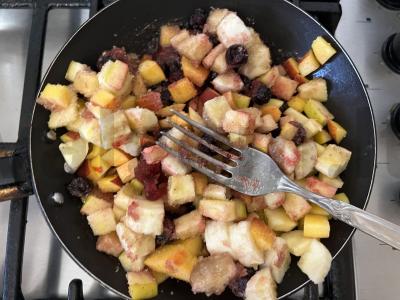 Sezoninis džemas iš vaisių su juodąja serbentu Žingsnis 3