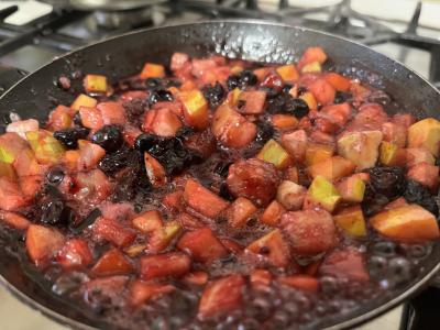 Sezoninis džemas iš vaisių su juodąja serbentu Žingsnis 4