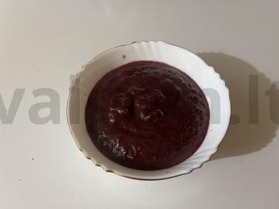 Sezoninis džemas iš vaisių su juodąja serbentu pagrindine nuotrauka