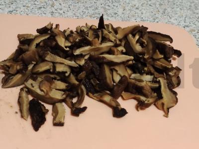 Kepti šitake grybai su sojų padažu Žingsnis 4