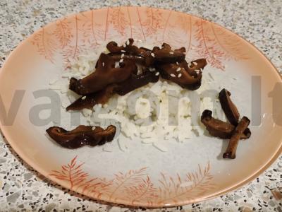 Kepti šitake grybai su sojų padažu pagrindine nuotrauka